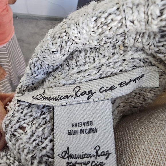 Grey sweater - Picture 3 of 3